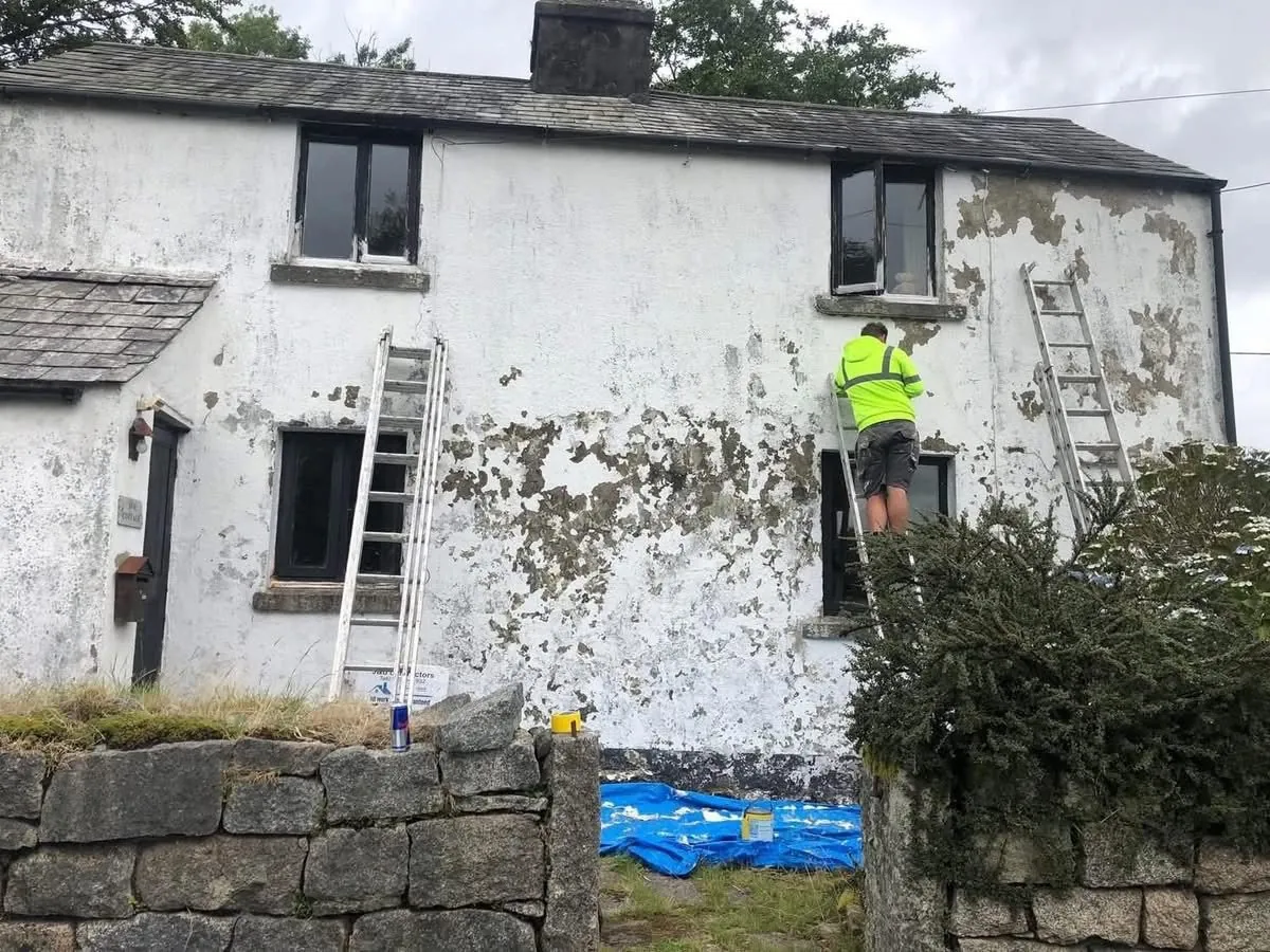 Cottage with blown, flaking render before repair in Ivybridge